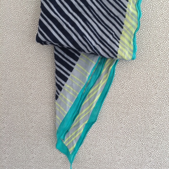 OS GAP Oblong Scarf - Picture 4 of 4